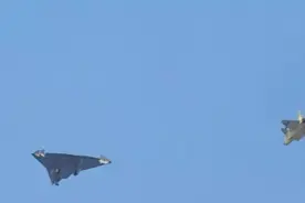 解放军六代战机疑曝光，五角大楼灯火通明，凌晨时分竟然堵起了车图片