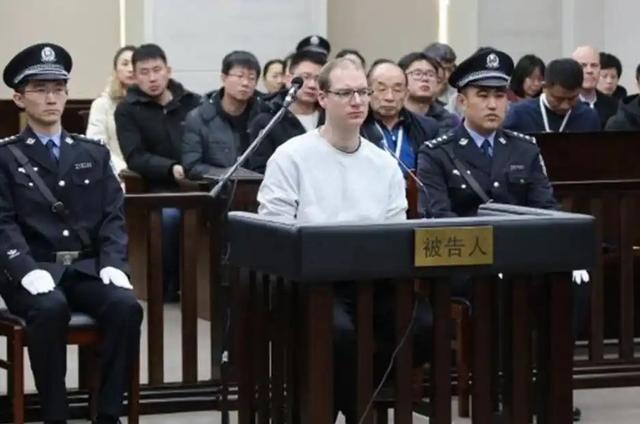 背刺中国，陷害孟晚舟的真凶被挖出来后，如今遭到了哪些报应?