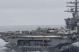 120000吨航母即将服役，可搭载75架五代机，至少领先全球50年！图片