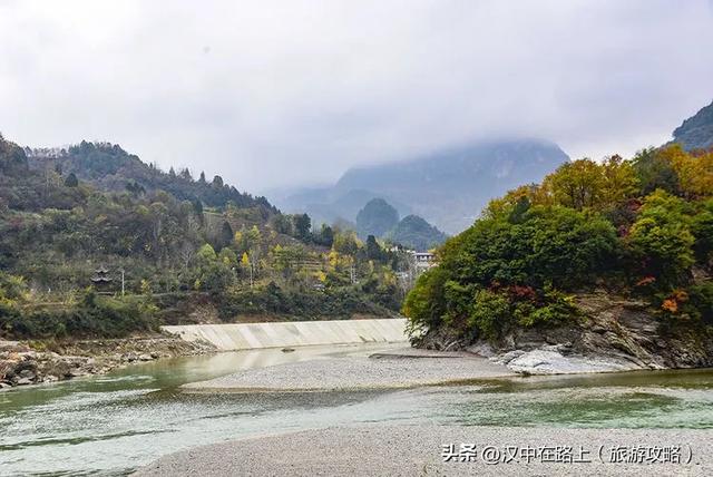 汉中出发沿嘉陵江跨省自驾,把秦巴深秋的美景装进车窗~图片