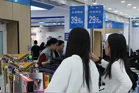 10元一件卫衣、49元一件棉服……北京市民有福了！逛这家服装超市堪比“赶大集”图片