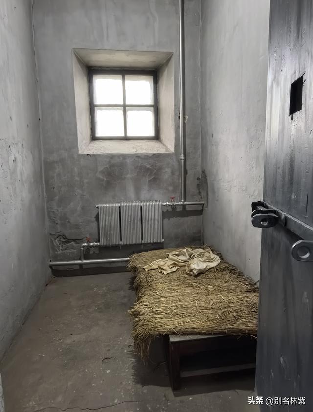 冒雨参观满洲里市博物馆和沙俄监狱陈列馆，铁道桥上看晚霞超美