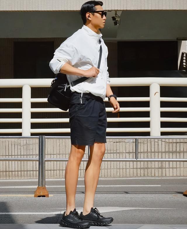 去北京才发现：小白鞋失宠了！满街的短裤+运动鞋的打扮，太帅了