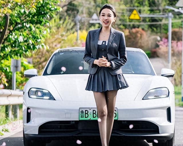 保时捷女销冠称被合成AI不雅视频后报警，本人回应：正在派出所处理