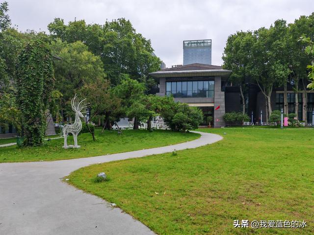 在邯郸住三天，每天餐后在邯郸这家花园式酒店院子里散散步真惬意