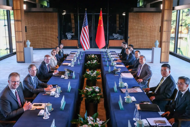 不许特朗普退出中美争锋，83岁拜登带病出山，一开口就冲着中国来