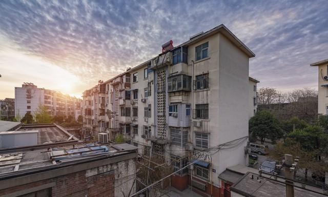 老房子又吃香了？只因住建部定调：2026年起，这2类人或将受益