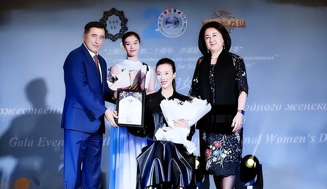 国安“点名	”75岁张艺谋，释放三个强烈信号	，巩俐的话真没说错