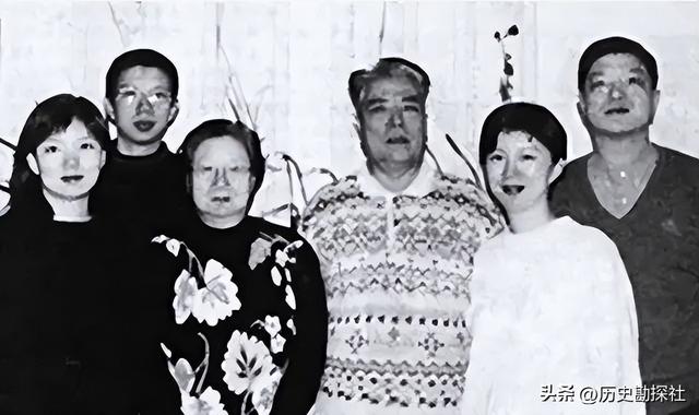 1962年，刘思齐和杨茂之新婚后，去看望毛主席，留下的珍贵合影