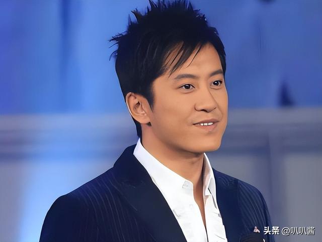 他8次上春晚，作死被捕入狱，如今56岁无人问津	，沦落到四处走穴