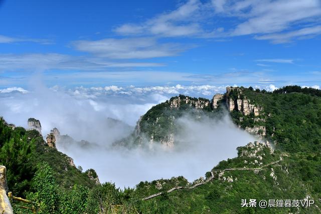 欧亚张家凹的奇峰和云海