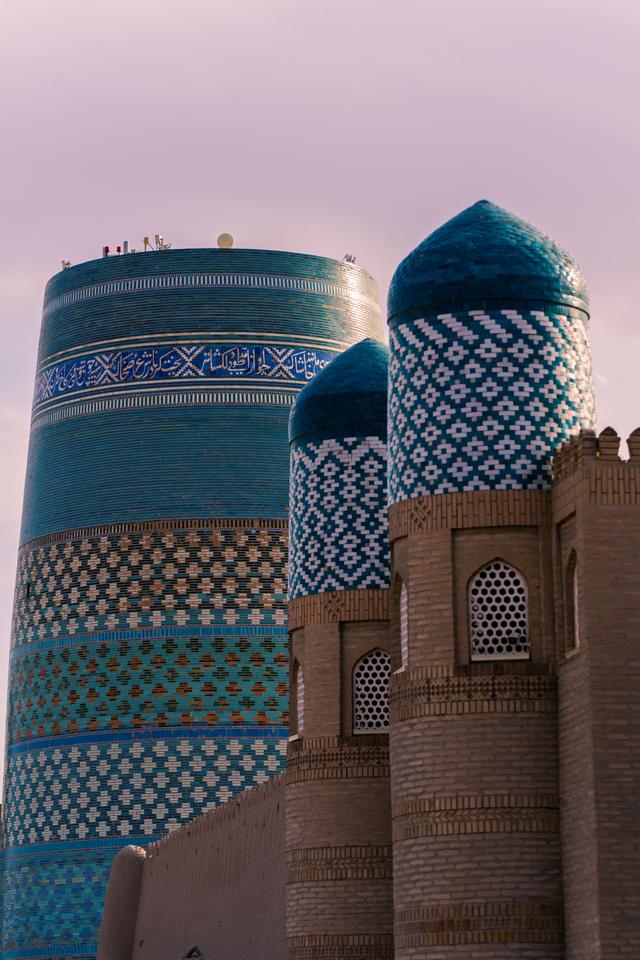 中亚旅游天花板，被戏称为“放大版新疆”，安全系数高，一眼千年