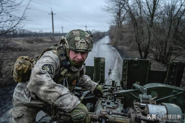 特朗普称再不给乌1分钱，泽连斯基腹背受敌	，乌克兰还能撑多久？