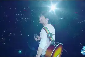 【怀旧经典】 赵雷《南方姑娘》万人大合唱现场！笛子直接封神图片