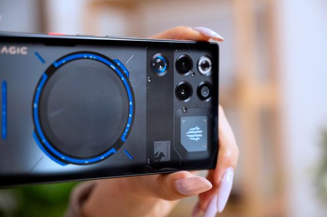 红魔11 Pro+上手体验，“风冷+水冷”的游戏手机，强的离谱？