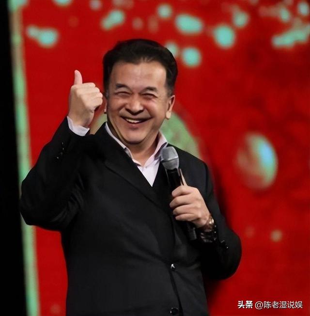 上午被免职，下午被带走，登24年春晚却忽然消失的黄宏如今怎样