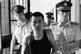 1991年，东北黑老大乔四团伙被枪决，死前叼着香烟从容赴死图片