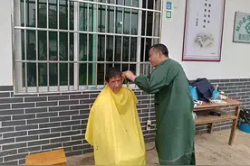 “剪”下生花：理发师的公益之路图片