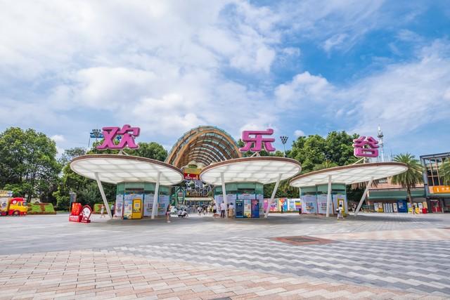 深圳欢乐谷擦边表演，游乐园标准在哪？