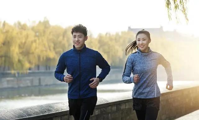 从 20 岁跑到 80 岁！各年龄段专属跑步指南，错一步可能白练
