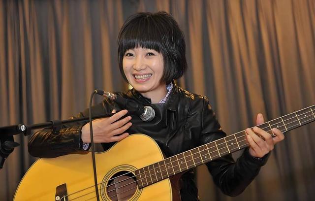 她连上5次春晚，私下却和恩师同居怀孕被骗流产，今57岁依然单身