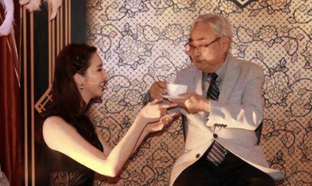 她曾是体操女神，退役后与大51岁的干爹谈恋爱，如今收获新的人生