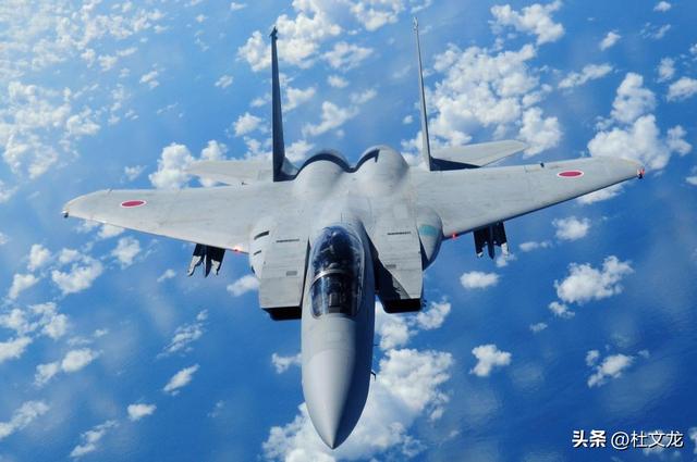 机龄40年还在硬撑！F-15J被骂“昭和遗物”，对决歼-15毫无胜算