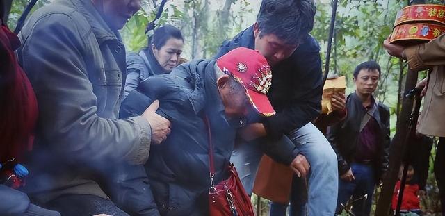 92岁台湾老兵回重庆寻亲，下飞机后却怒斥子女：这不还是台北