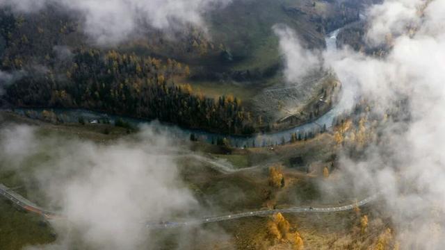 云雾缭绕 喀纳斯驼颈湾