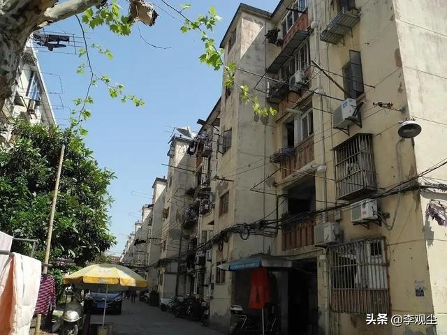 别租房漂泊！200万扎根北上广，年轻人疯抢的老破小藏着多少惊喜