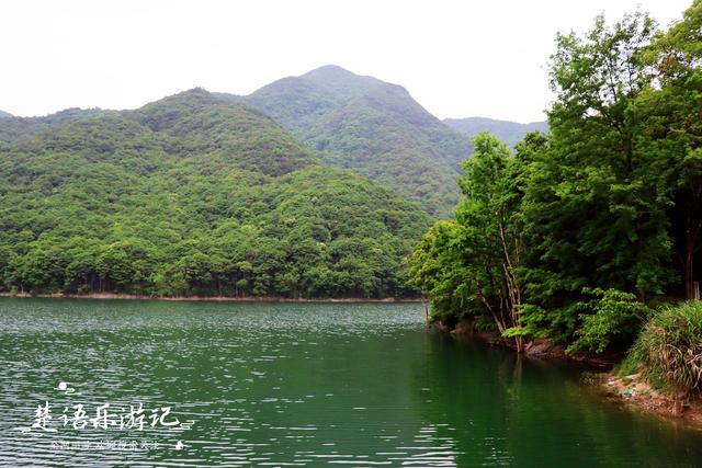 宁波奉化的网红乡村，门前清溪与4个水库连成玩水线，值得游玩