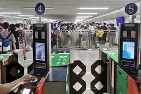 假期火车票“秒光”怎么办？候补购票有门道图片