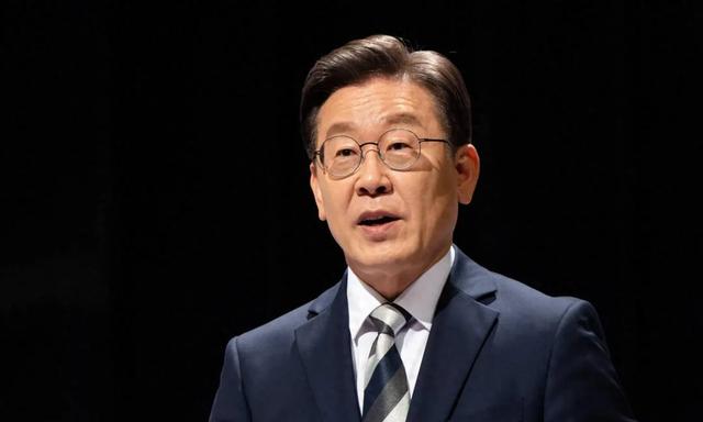 第一个公然拒绝93阅兵的总统，李在明通告全球，韩国降格对待中国