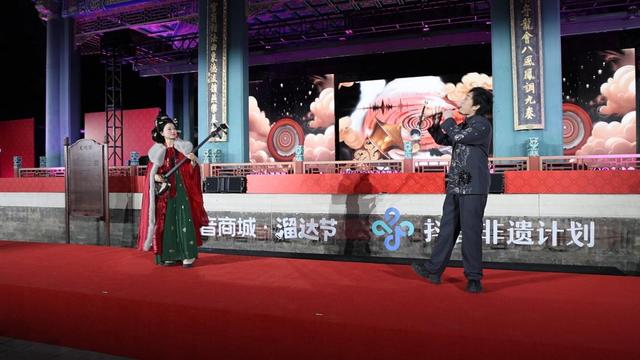 “溜达”着看表演！颐和园里上演“奇妙夜”