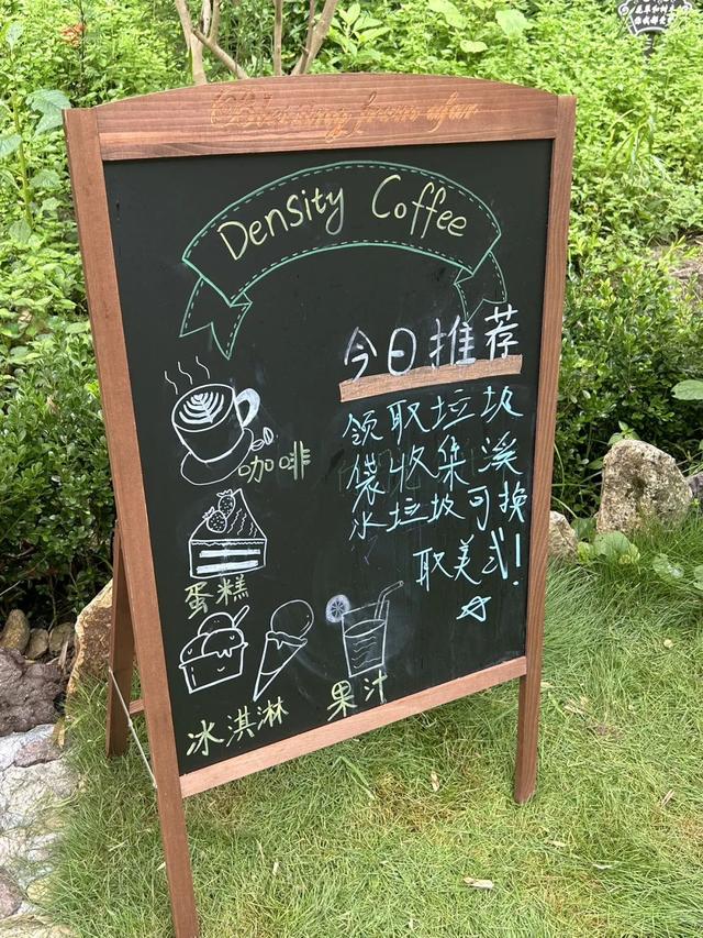 车车车车车又堵上了！一到周末萧山这些村爆火，都是去玩水的，“皮艇都在排队”