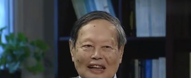 杨振宁离世2天，令人担心的事情出现了，原来翁帆一个字都没说错