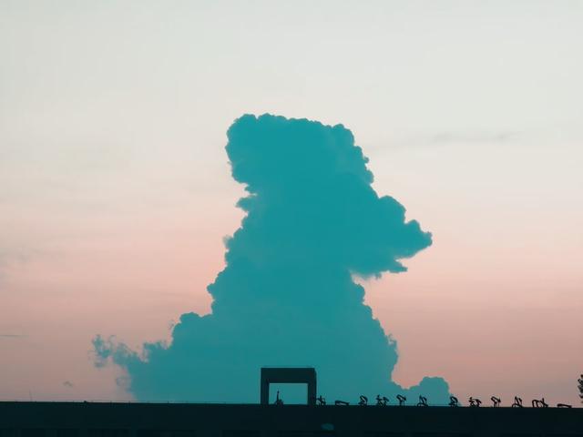 齐风鲁韵｜山东泰安肥城市潮泉镇：灯缀青山融夜色 焰开碧宇映霞痕