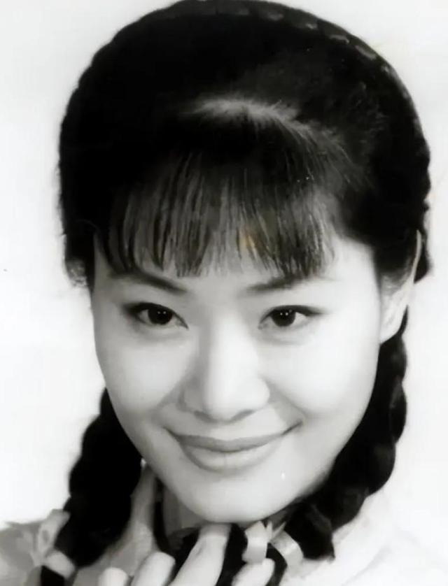 于文华：二婚嫁给未婚小伙，婚后23年未生一子，如今她过得如何？