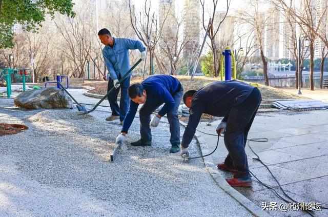 文化公园：公园焕新添暖意 游客欣然入画来