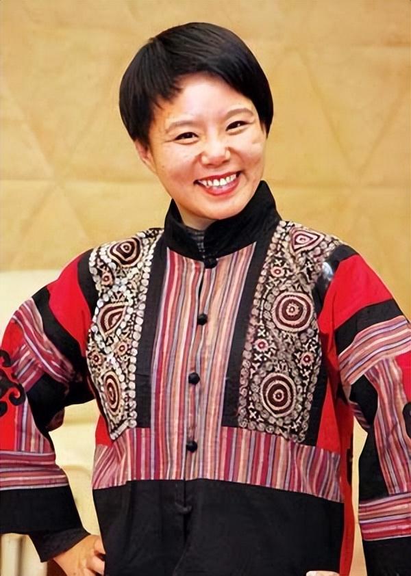 离婚10个月后，龚琳娜自曝和丈夫离婚内幕，原来对方喜欢奥地利的