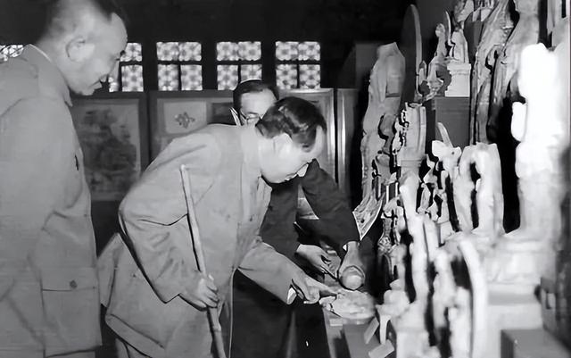 毛主席一生不进故宫	，终生再未回延安？周总理的一句话道出实情！