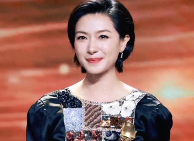 因长的太漂亮，七次拒绝导演“要求”被雪藏，43岁终凭实力走红