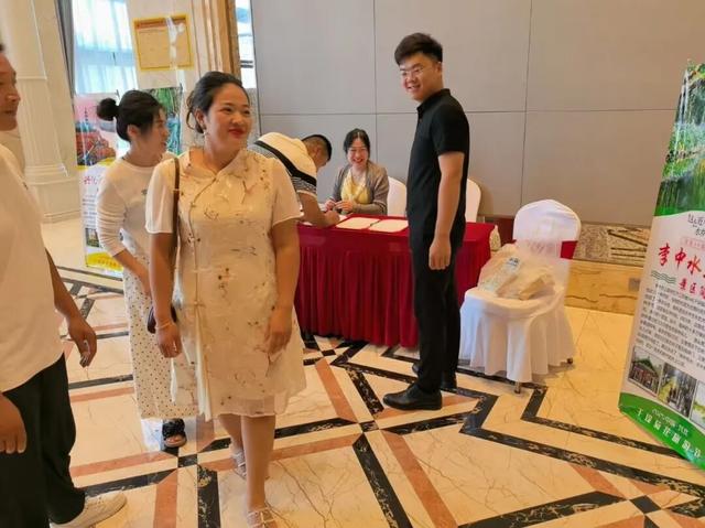 2025兴化“品蟹赏菊”旅游推广活动燃动鲁皖