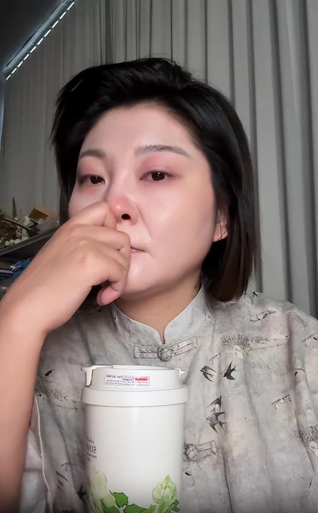 泰国坠崖孕妇离婚案未当庭宣判，开庭前王暖暖花一个半小时化妆，庭审后痛哭“为什么人可以这么坏”