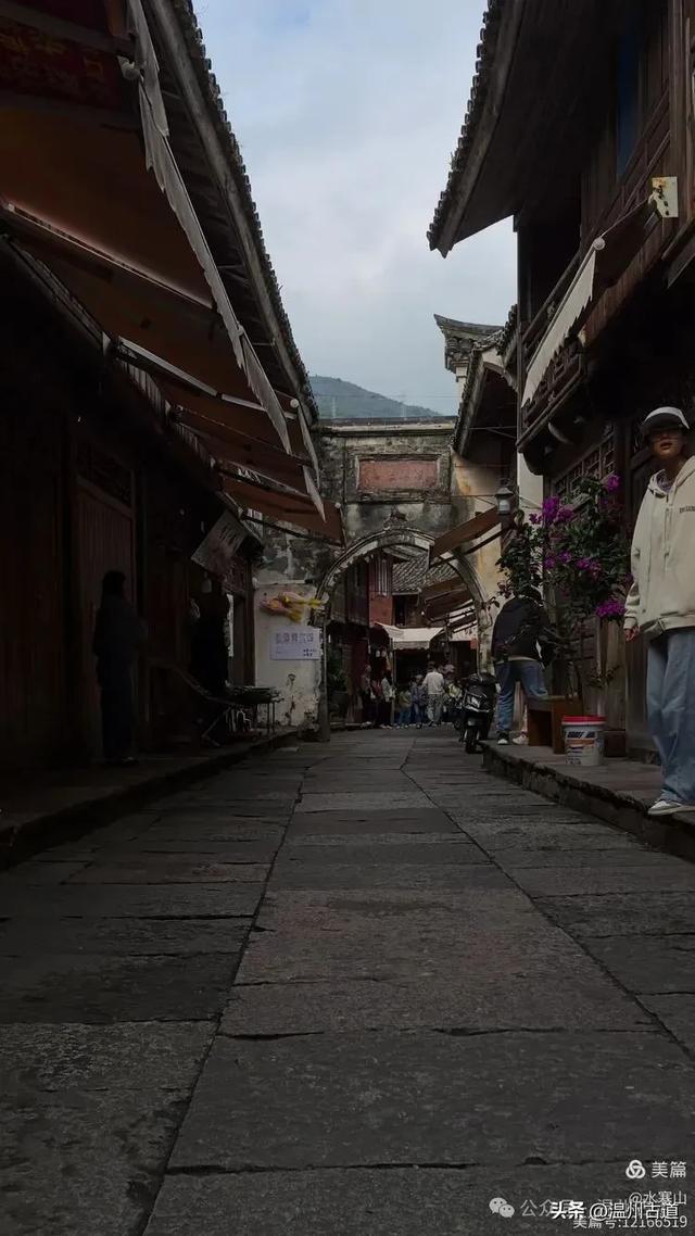 一座古城的光阴故事：600年未散的渔火，藏着最鲜活的人间烟火！