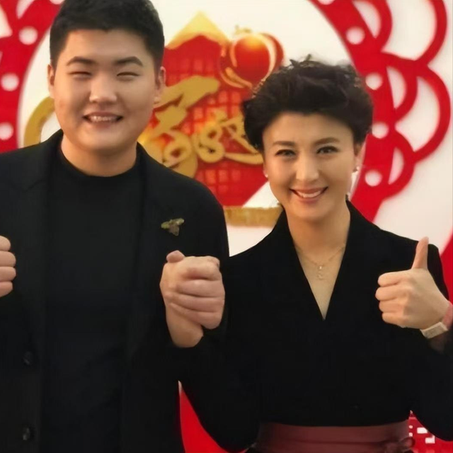 钱再多有什么用？53岁千万身家的闫学晶，每天为32岁儿子操碎了心