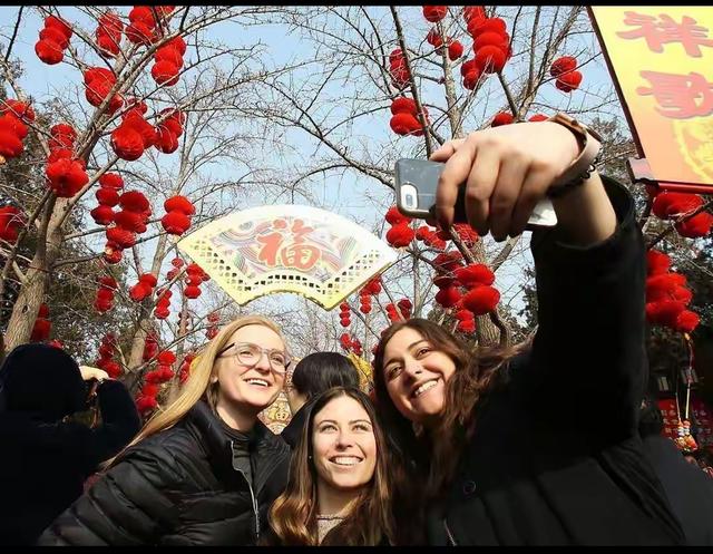 美媒惊叹：中国春节正在席卷全球！世界为什么突然爱上中国年？