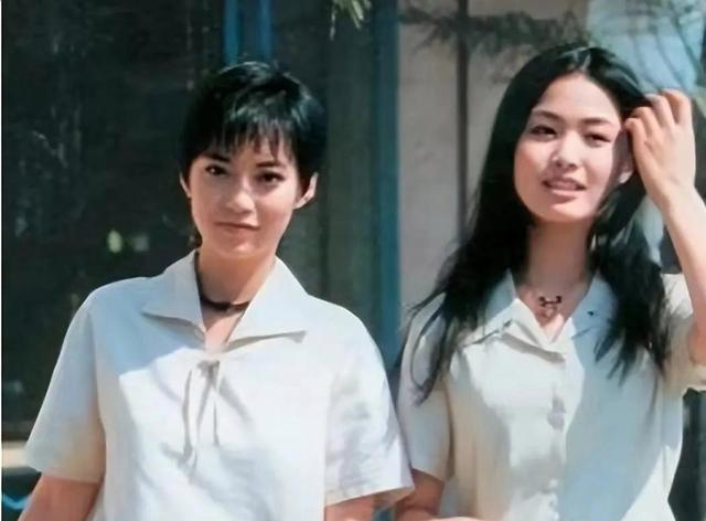 陪伴谢霆锋29年，39岁赴美生女，如今53岁和女儿同框成人生赢家