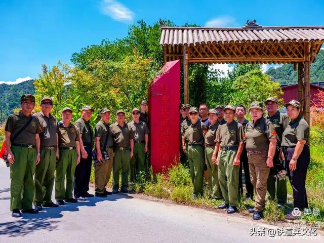 黄中广||丹霞奇峰擎天立 瑶乡赤壁映精魂
