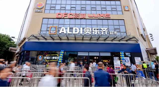 30万人次！70万枚9.9元鸡蛋售罄，又一零售巨头扑向“穷鬼超市”